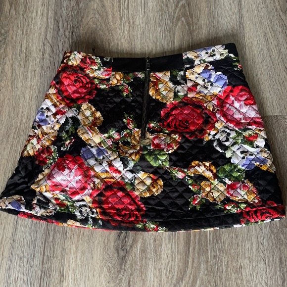 🌼 Forever 21 Floral Quilted Mini Skirt – Size Medium - Picture 8 of 15